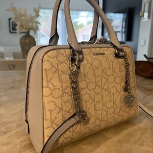 Calvin  Klein  brand  new  with  tags,  medium ,  you  can use  as a  crossbody